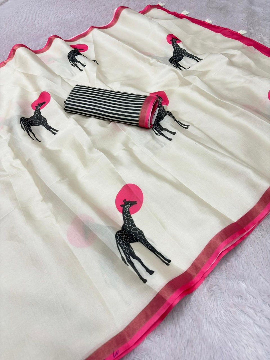 Peachmode Pink Malai Cotton Animal Digital Print Saree - Image 7
