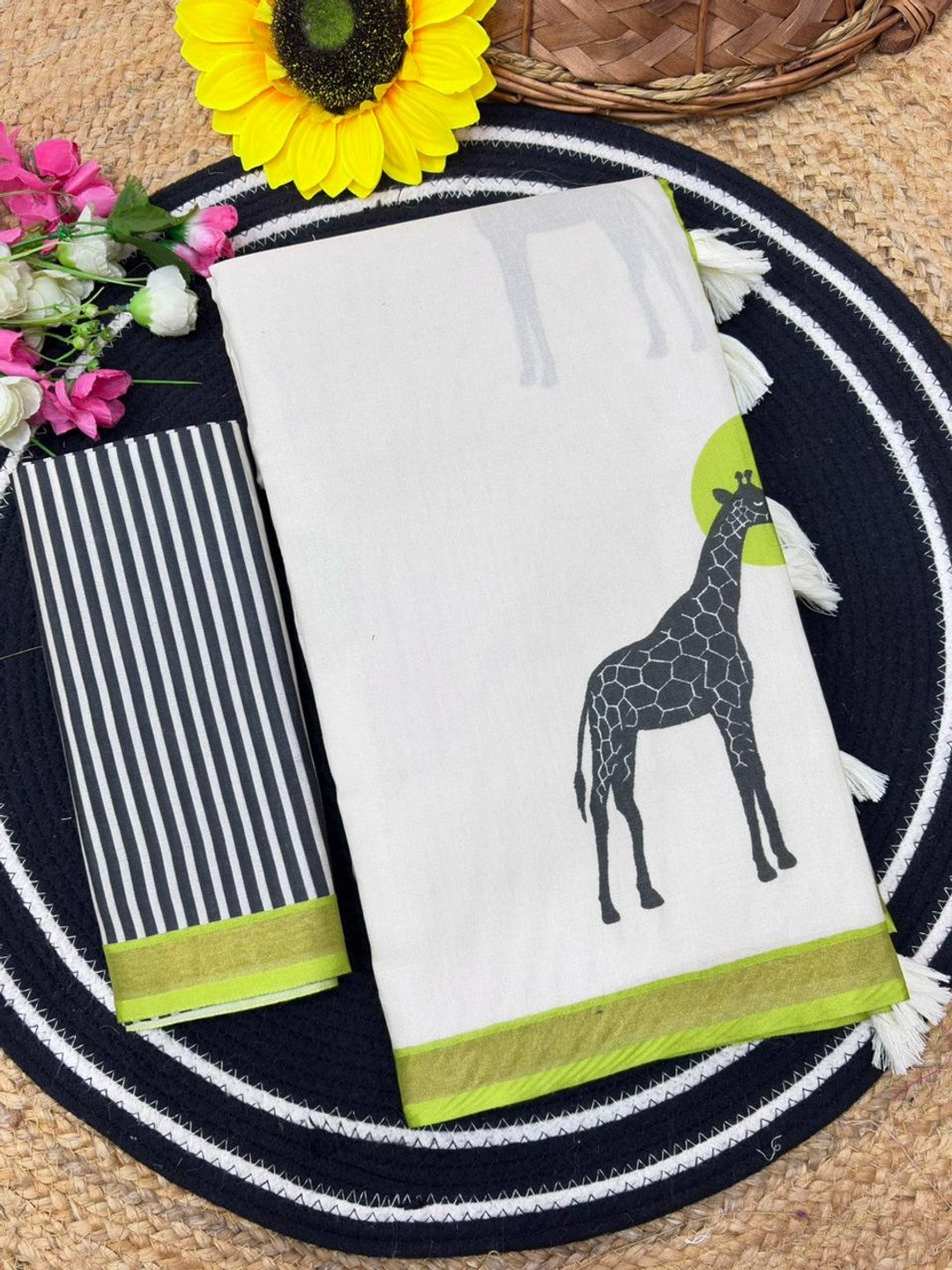 Peachmode Green Malai Cotton Animal Digital Print Saree - Image 6