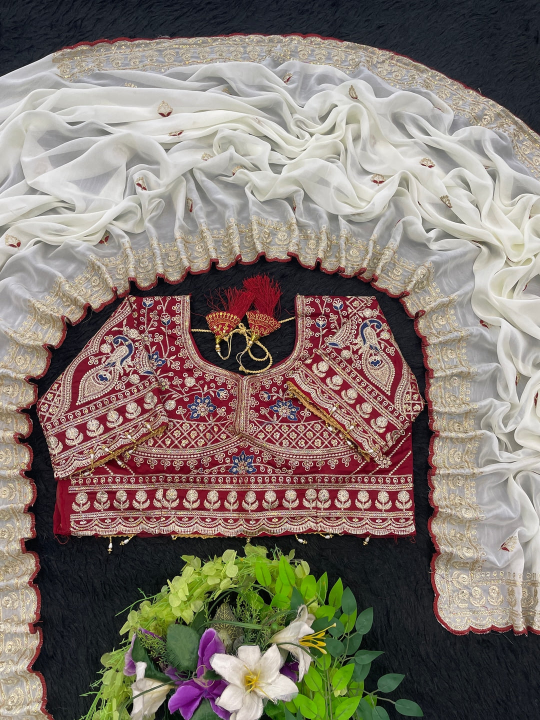 Peachmode Off White Embroidered Rangoli Silk Saree With Stitched Blouse - Image 5