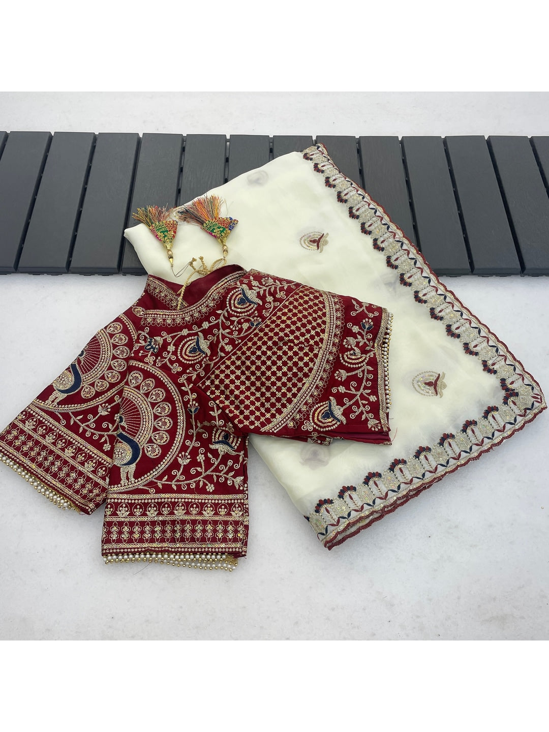 Peachmode Off White Embroidered Rangoli Silk Saree With Stitched Blouse - Image 4