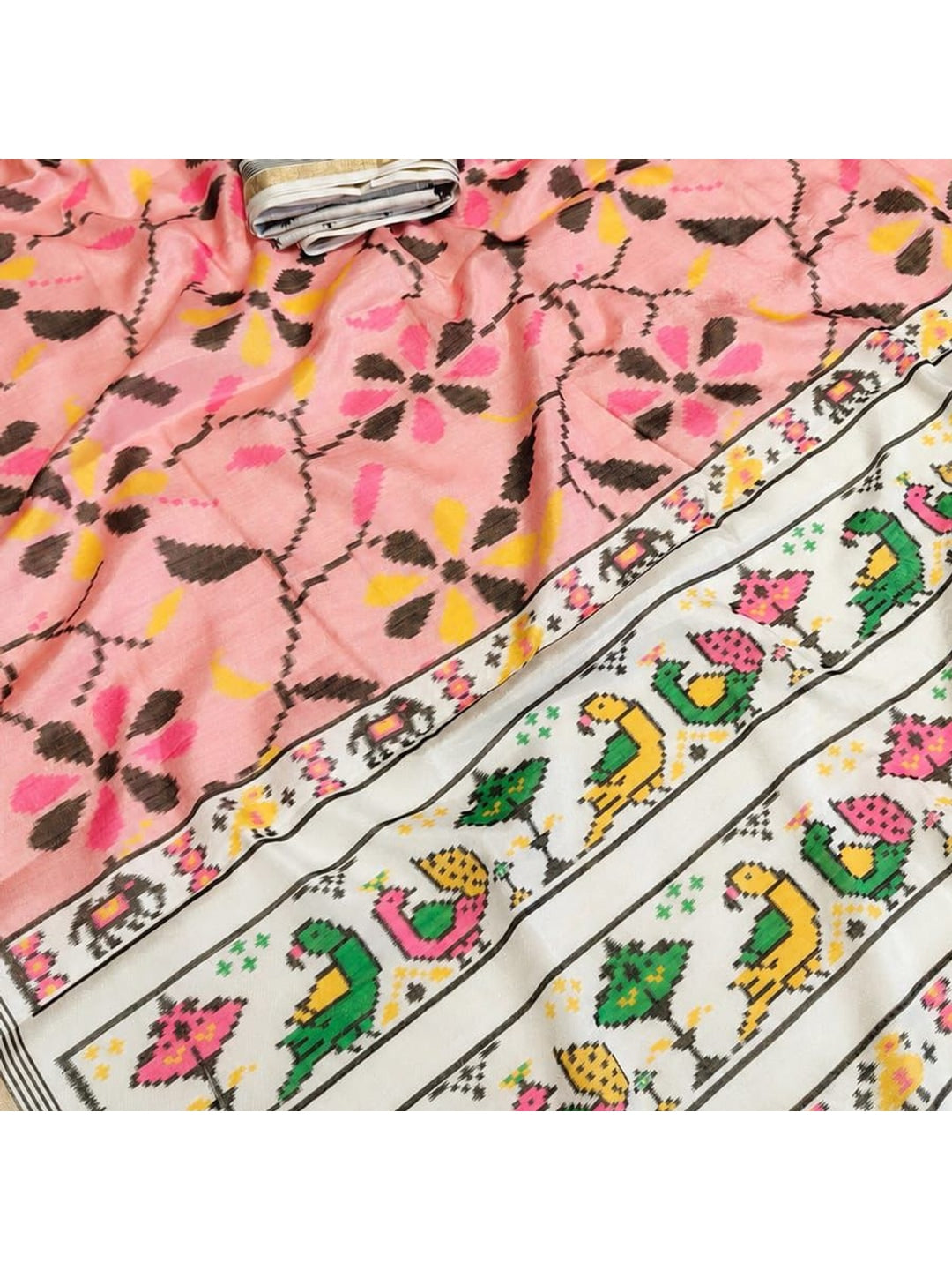Peachmode Salmon Ikkat Floral Printed Mul Cotton Saree - Image 5
