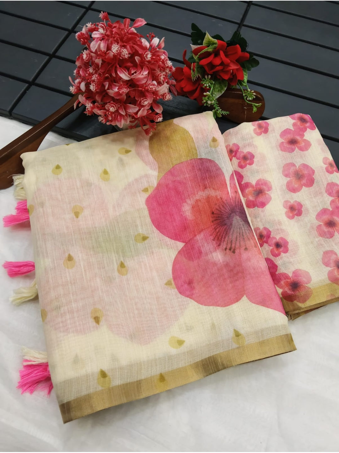 Peachmode Cream Pink Floral Printed Linen Saree - Image 3