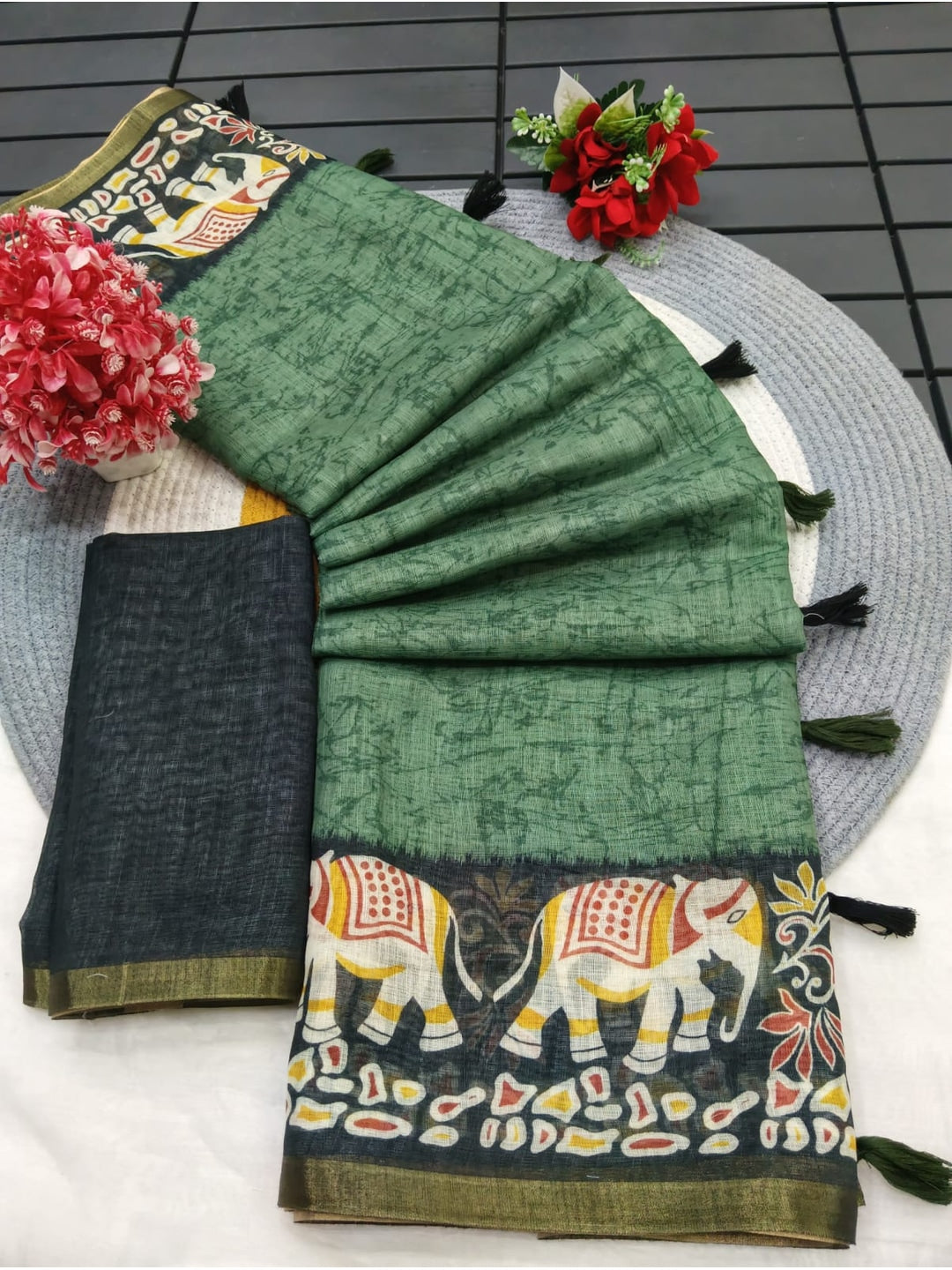 Peachmode Green Elephant Border Linen Saree - Image 3