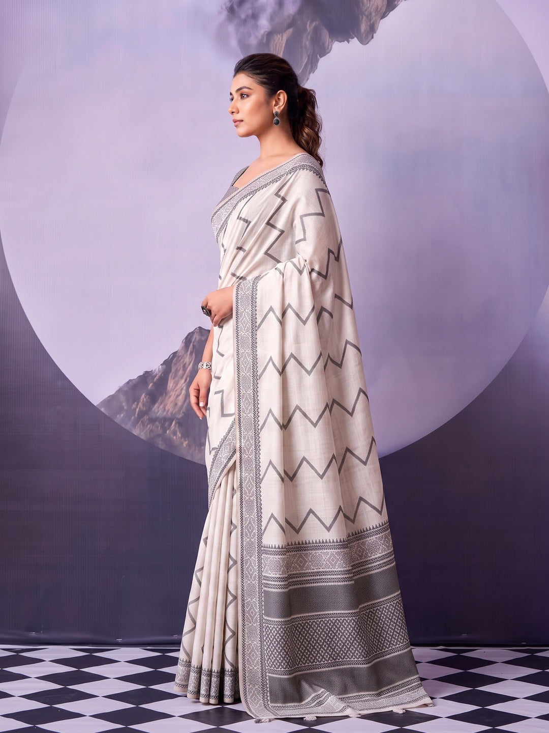 Peachmode Off White Black Geometric Cotton Saree - Image 5