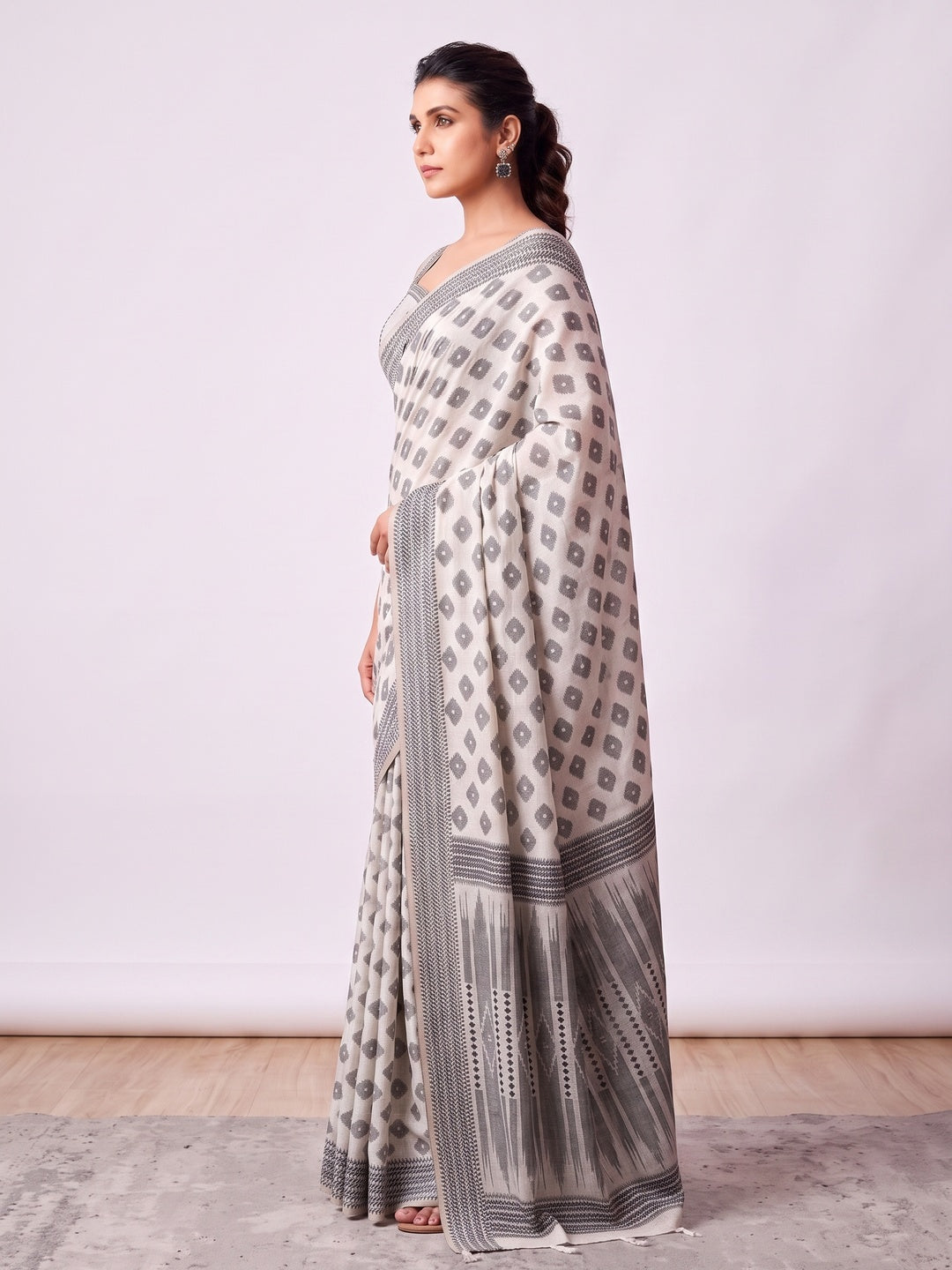 Peachmode Off White Black Motif Cotton Saree - Image 4