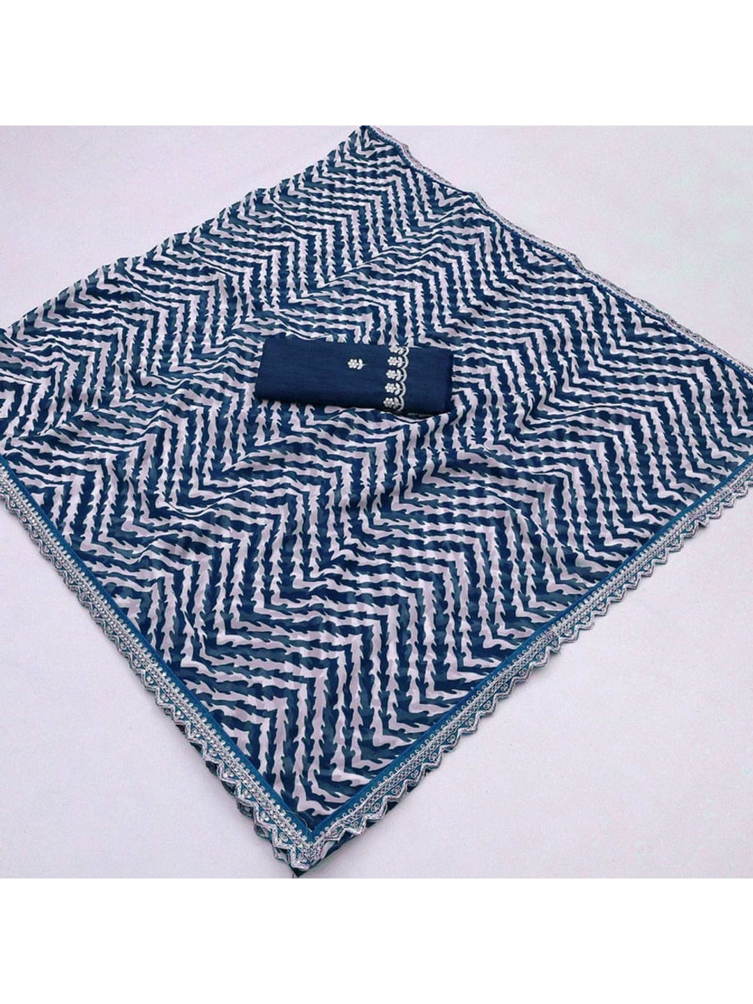Peachmode Navy Blue Georgette Geometric Printed Saree - Image 5