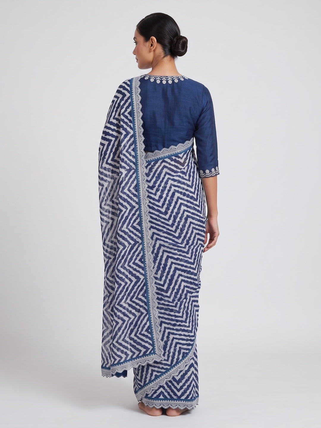 Peachmode Navy Blue Georgette Geometric Printed Saree - Image 2