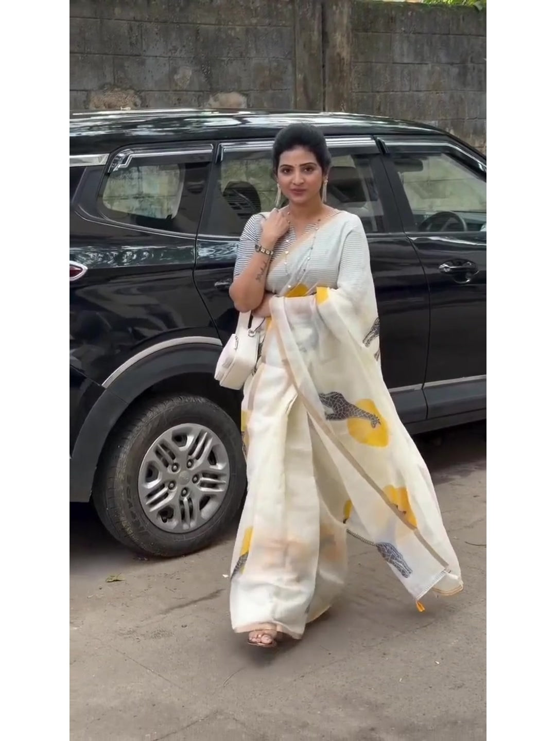 White Linen Cotton Saree Adorned with Vibrant Abstract Prints and Breezy Texture - Image 5