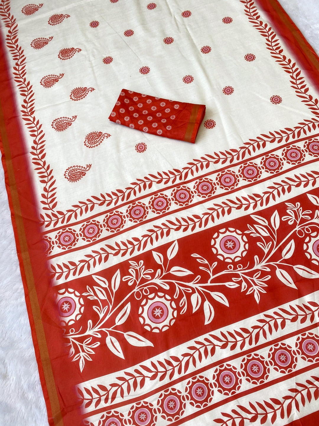 Peachmode Off White Paisley Printed Mulmul Cotton Saree - Image 3