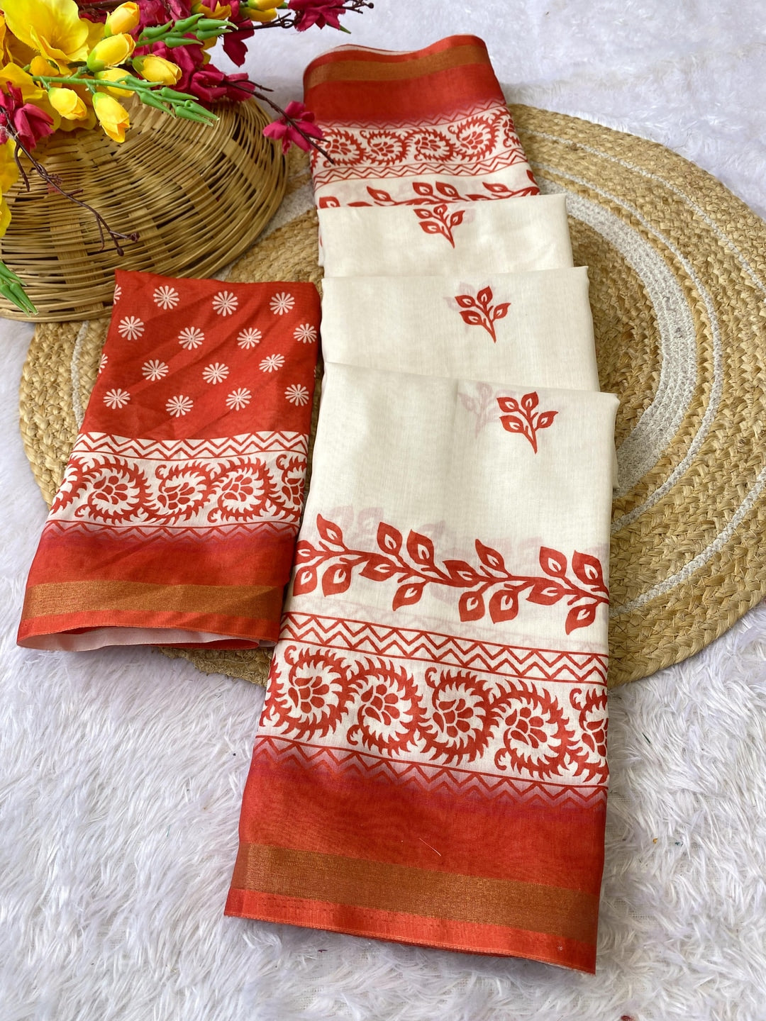 Peachmode Off White Leaf Printed Mulmul Cotton Saree - Image 2