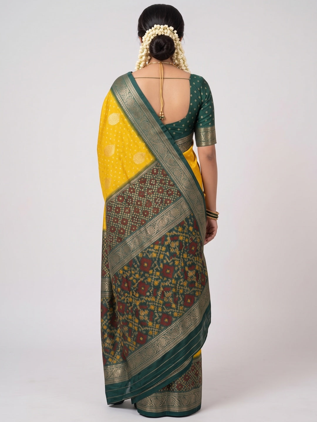 Exclusive Yellow Georgette Bandhani Print Saree with Zari Work - Image 7