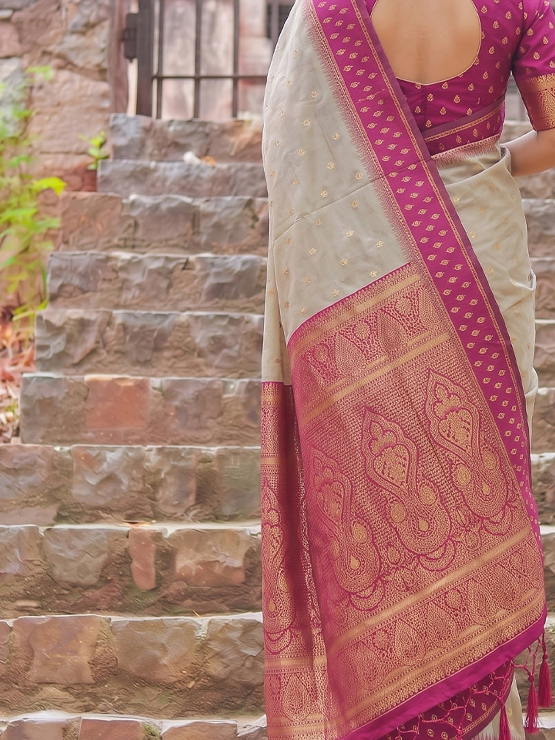 Peachmode Chiku Cotton Woven Saree - Image 5