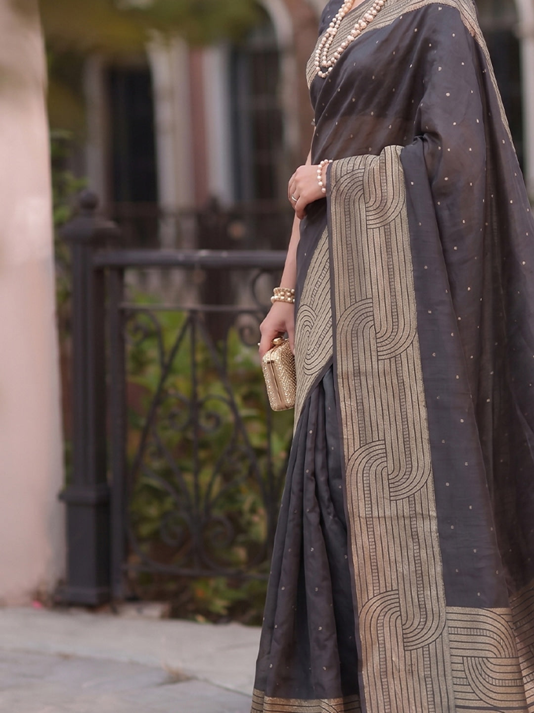Peachmode Black Cotton Blend Woven Saree - Image 5