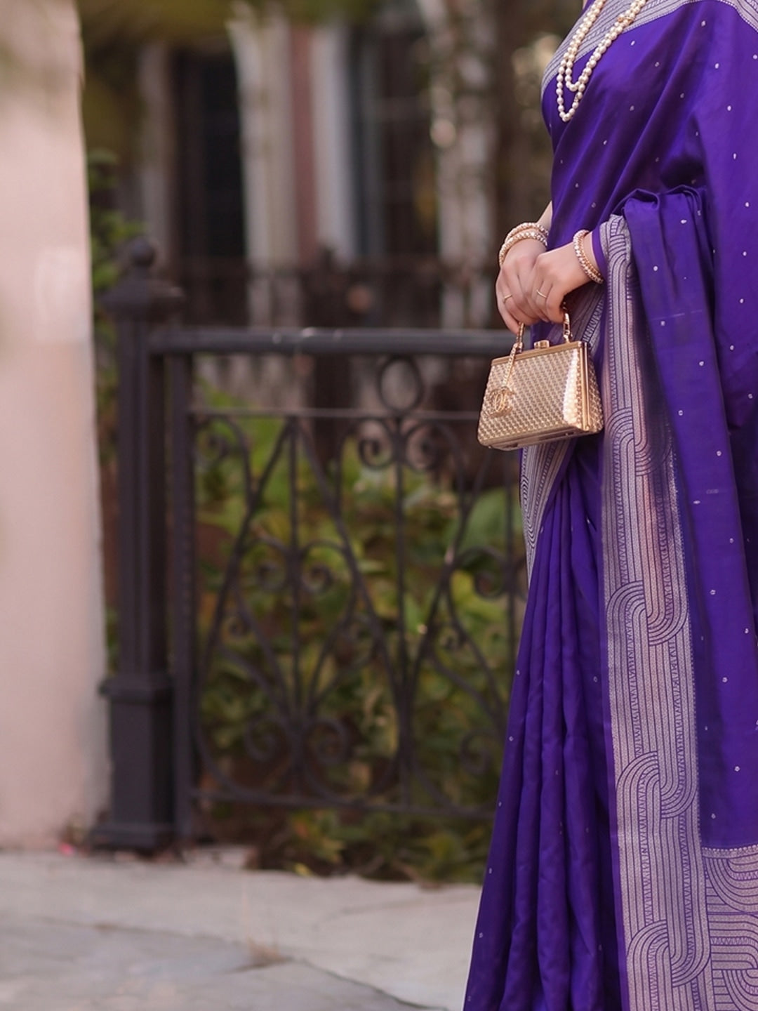 Peachmode Royal Blue Cotton Blend Woven Saree - Image 5