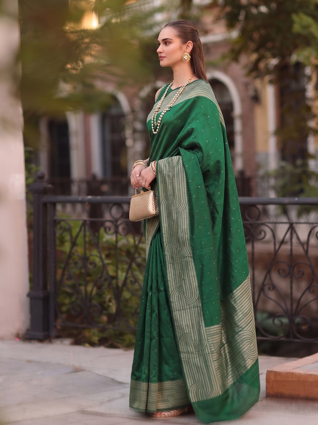 Peachmode Deep Green Cotton Blend Woven Saree - Image 2