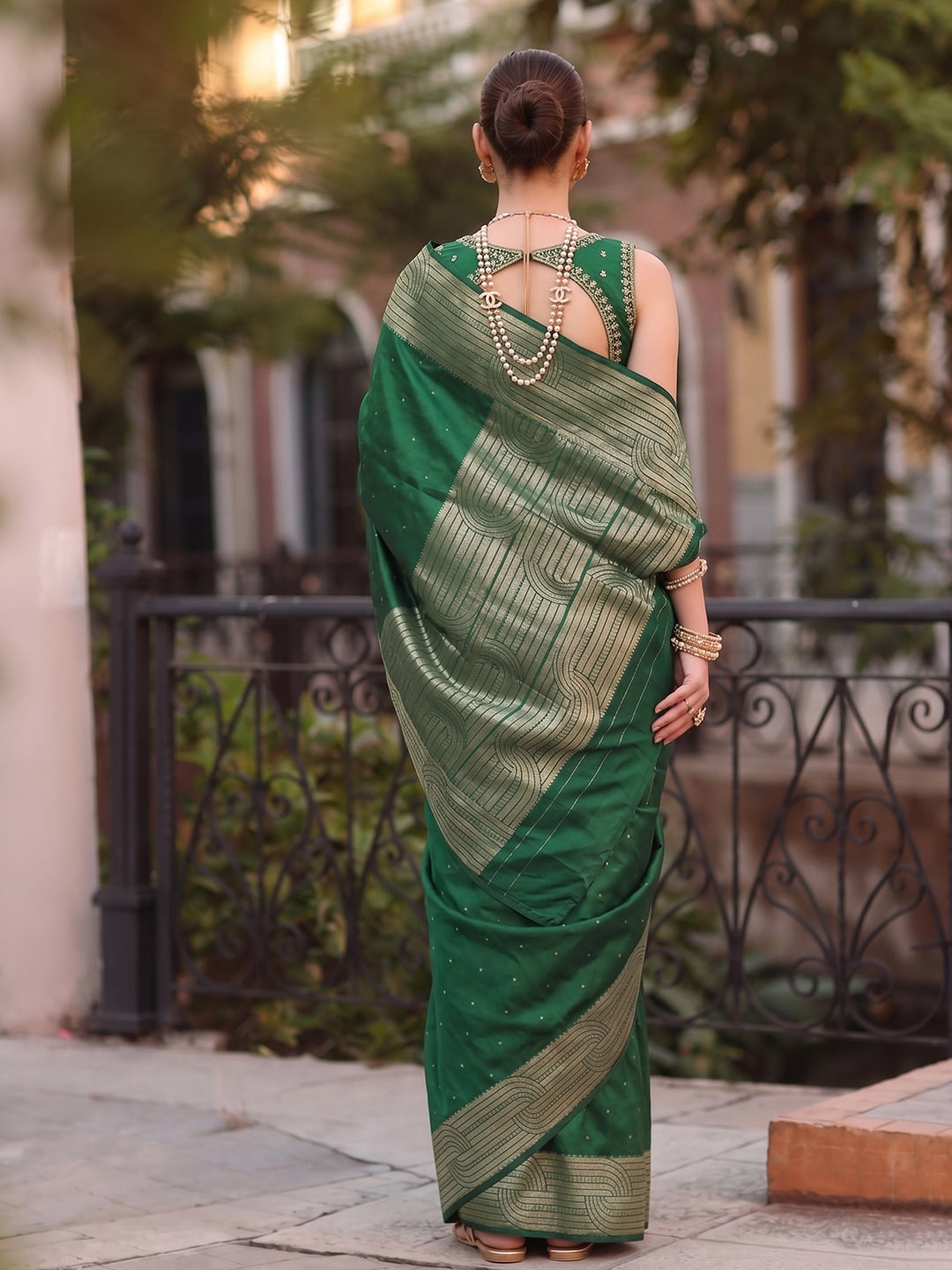 Peachmode Deep Green Cotton Blend Woven Saree - Image 3