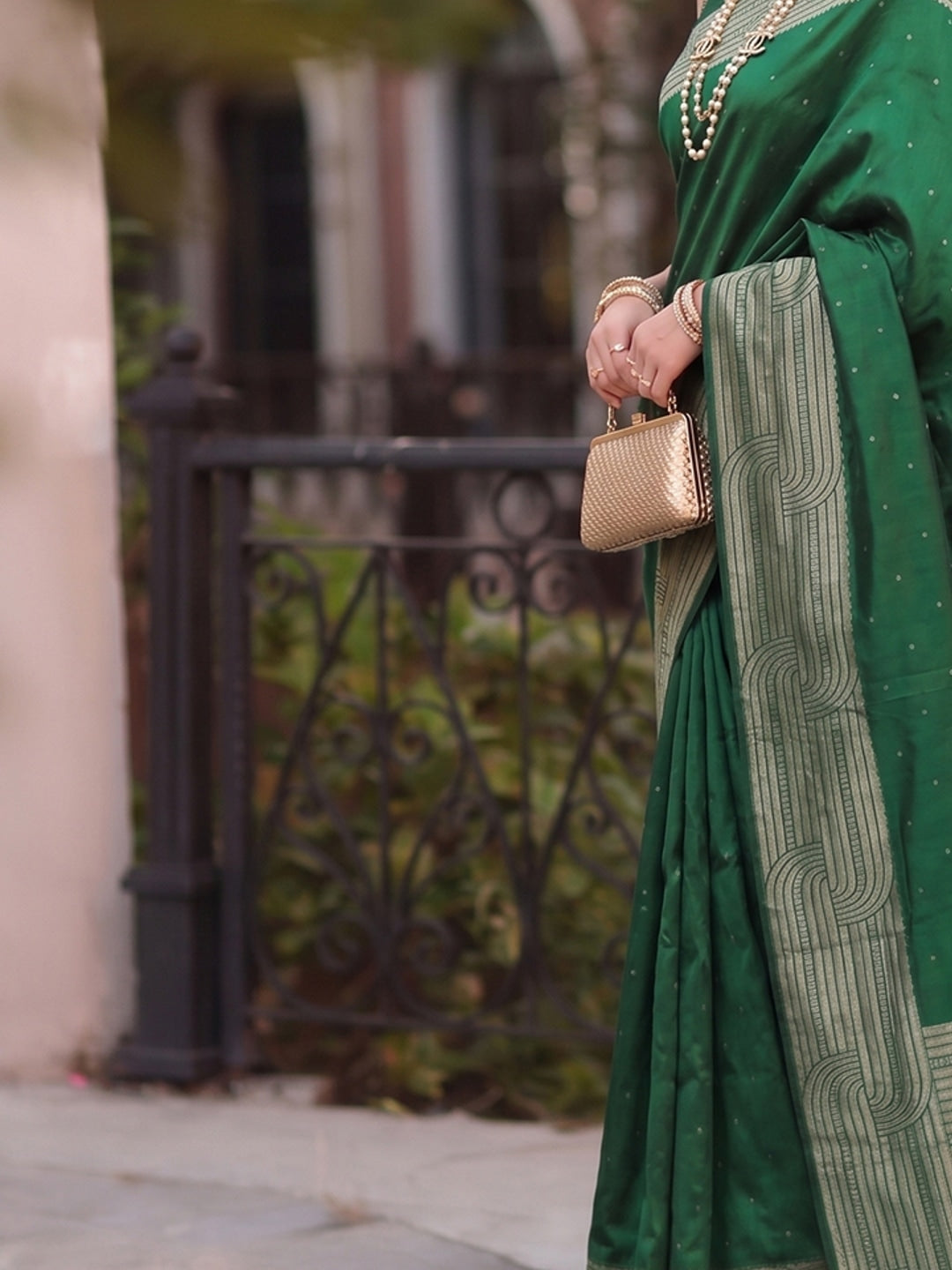 Peachmode Deep Green Cotton Blend Woven Saree - Image 5
