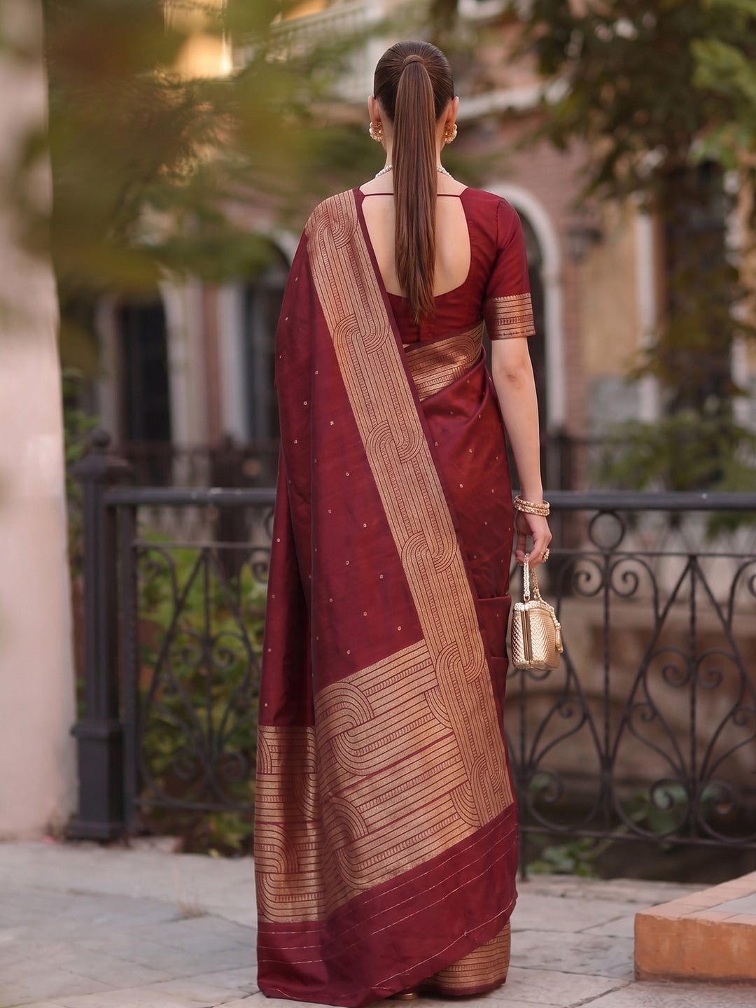Peachmode Maroon Cotton Blend Woven Saree - Image 2