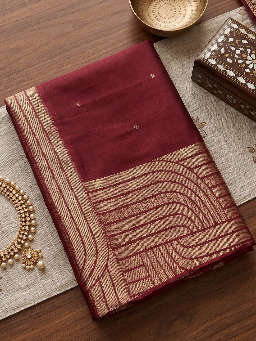 Peachmode Maroon Cotton Blend Woven Saree - Image 4
