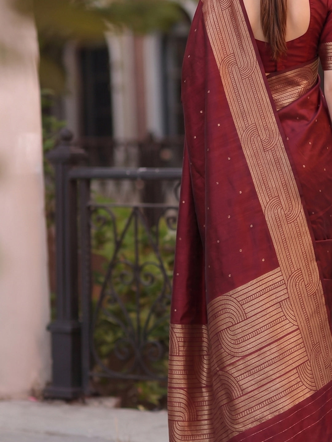 Peachmode Maroon Cotton Blend Woven Saree - Image 5
