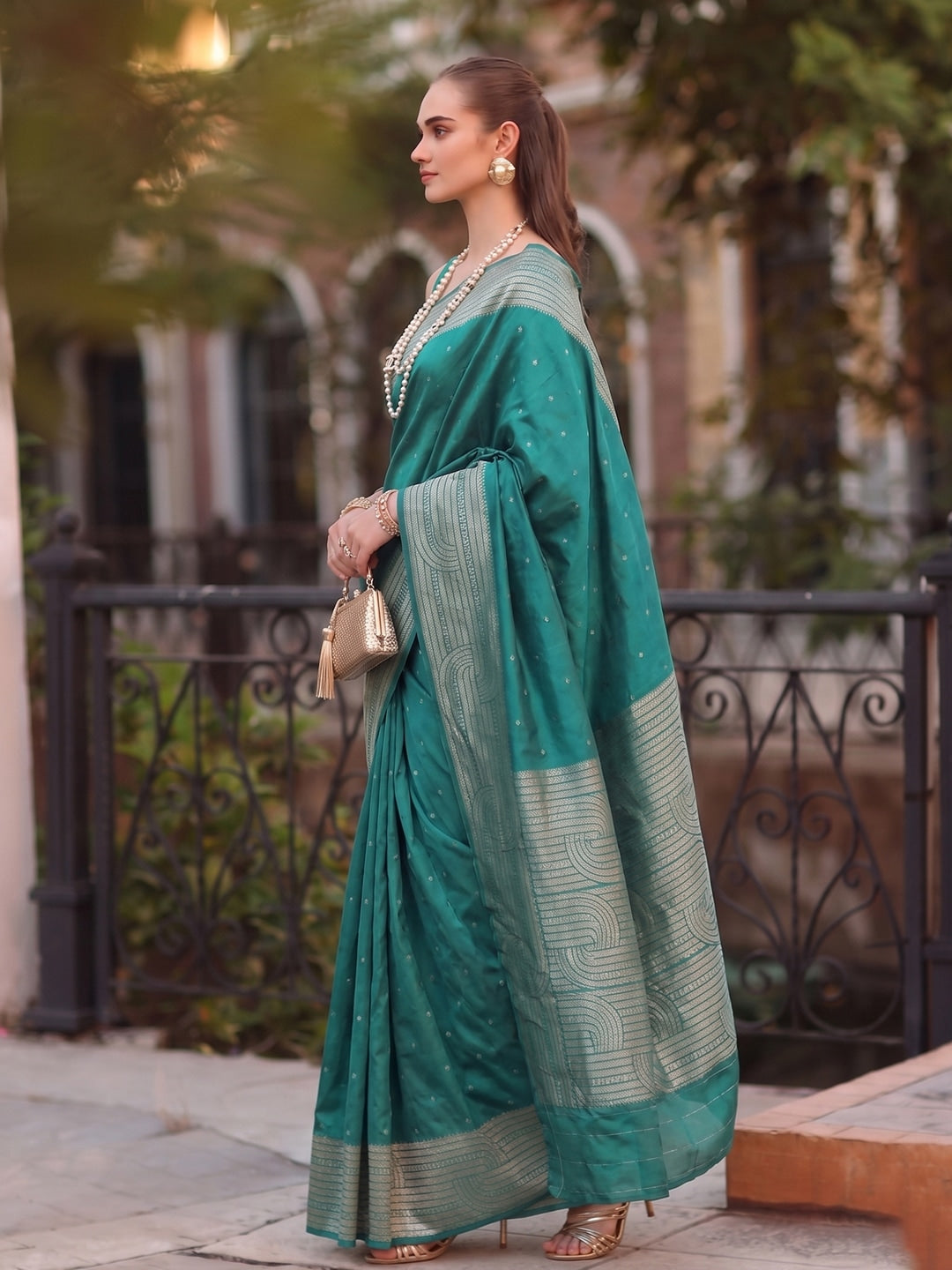 Peachmode Rama Blue Cotton Blend Woven Saree - Image 3
