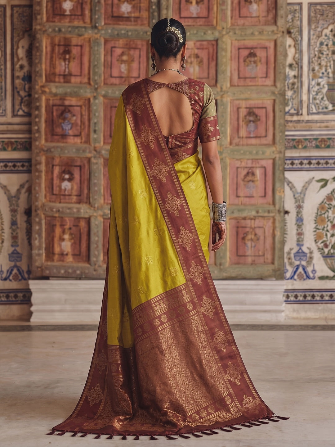 Peachmode Mustrd Soft Silk Woven Saree - Image 3