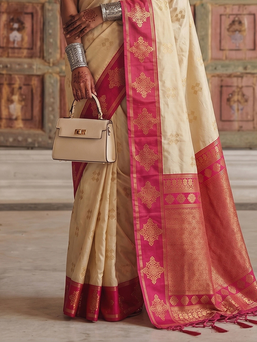 Peachmode Cream Soft Silk Woven Saree - Image 5