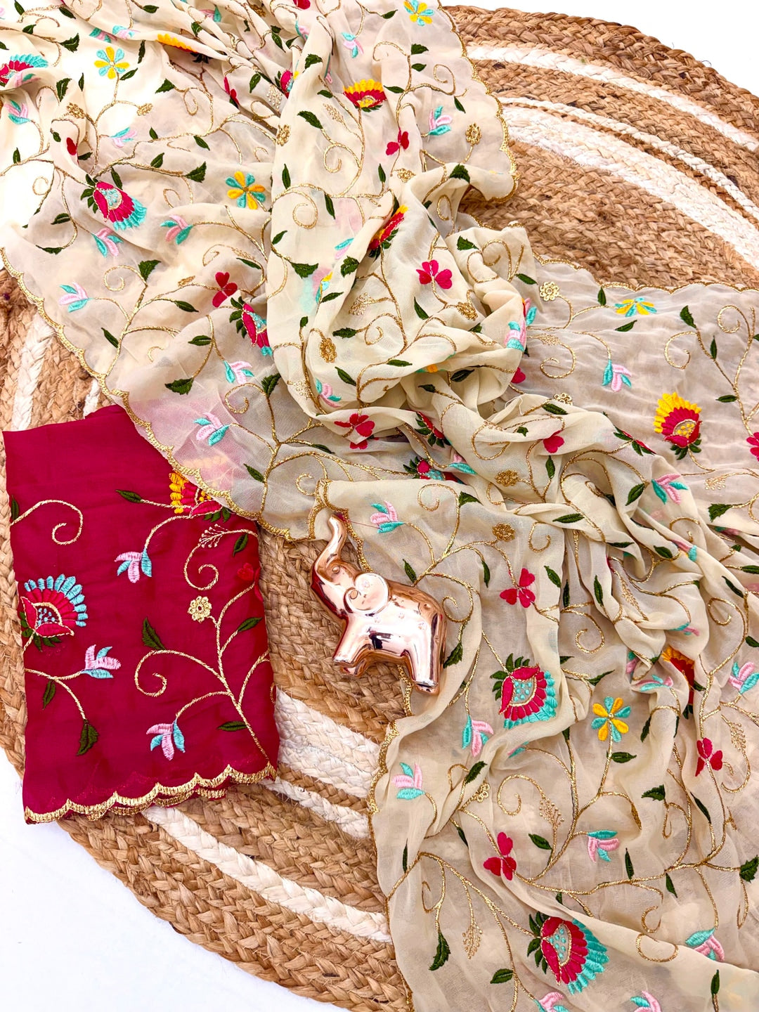 Peachmode Cream Georgette Saree - Image 2