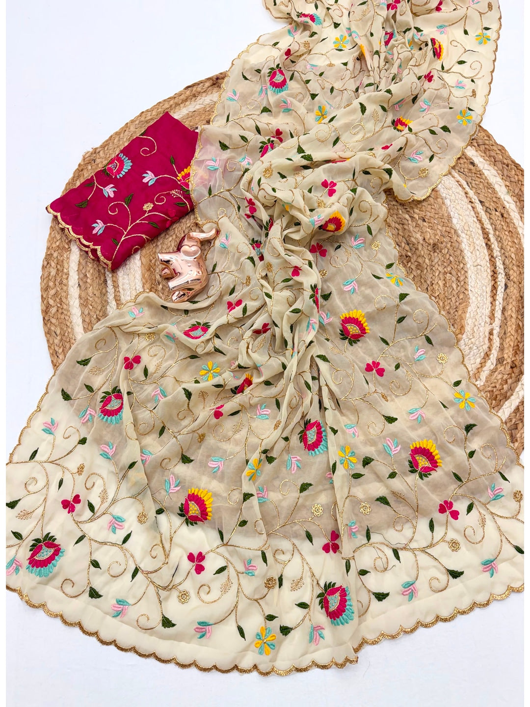 Peachmode Cream Georgette Saree - Image 5