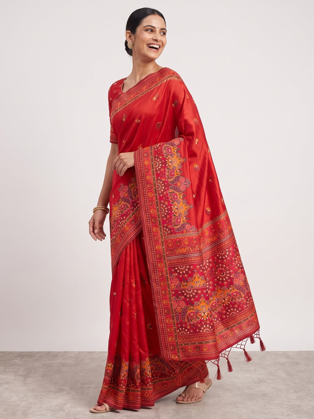 Red Pashmina Silk Weaving Saree Designed in Classic Rajwadi Style for Festive Wear - Image 4