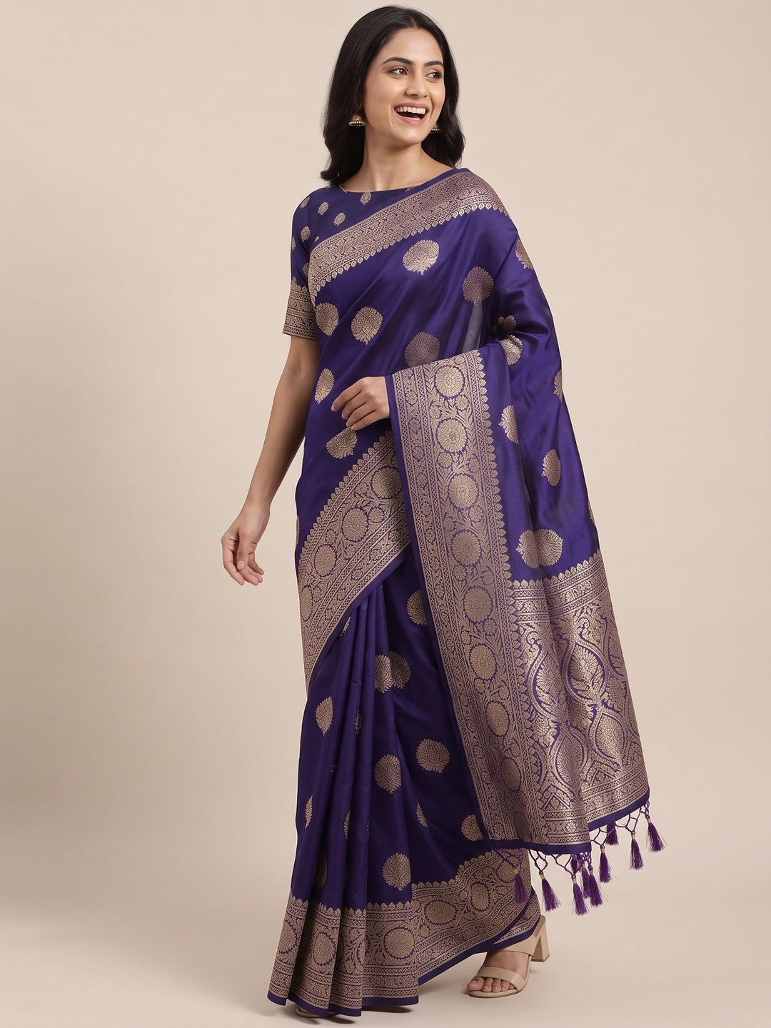 Navy Blue Pure Banarasi Silk Saree Adorned with Intricate Zari Butti Woven Detailing - Image 4