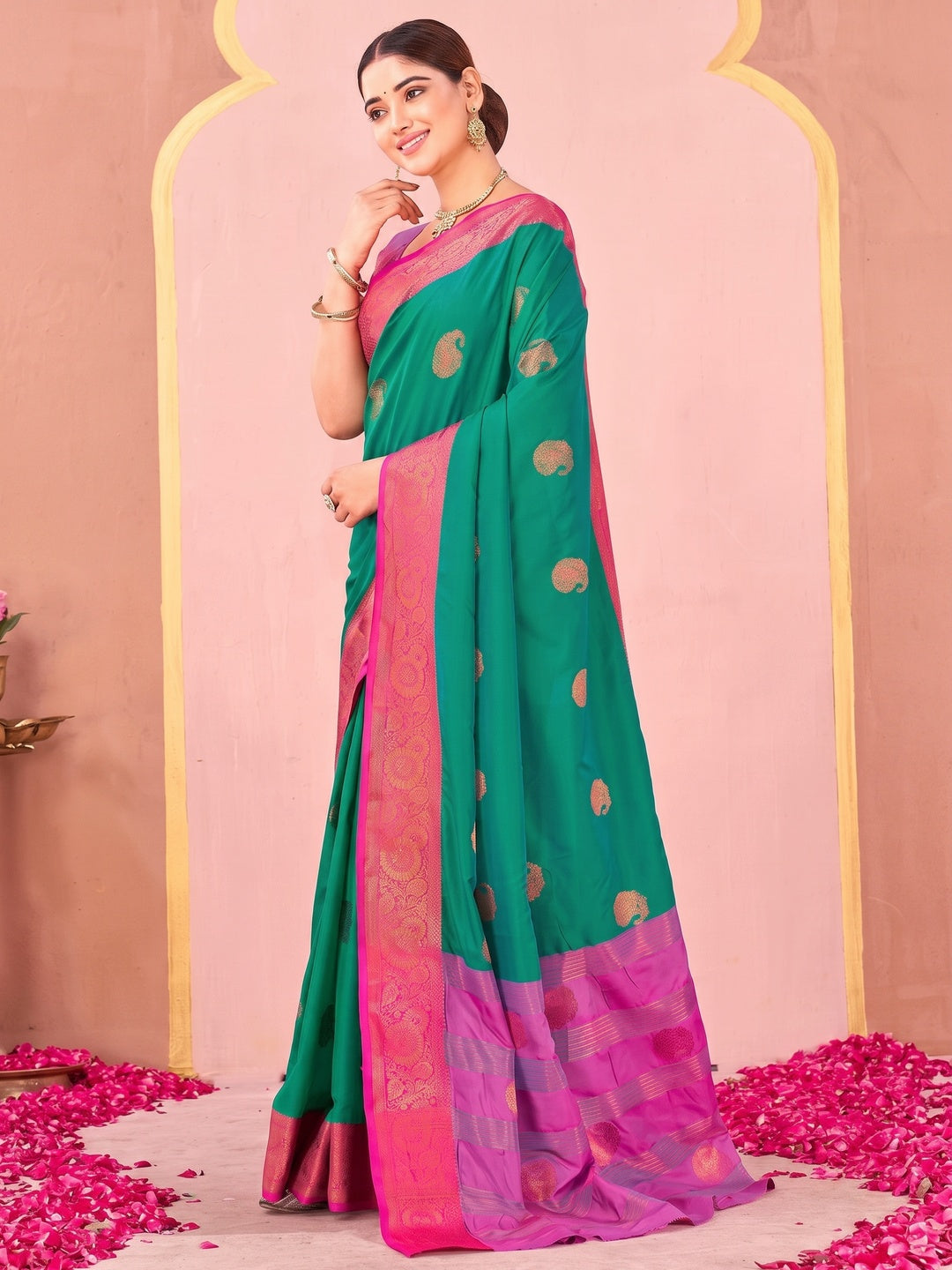 Teal Green Silk Blend Saree Adorned With Zari Woven Floral & Paisley Design - Image 4