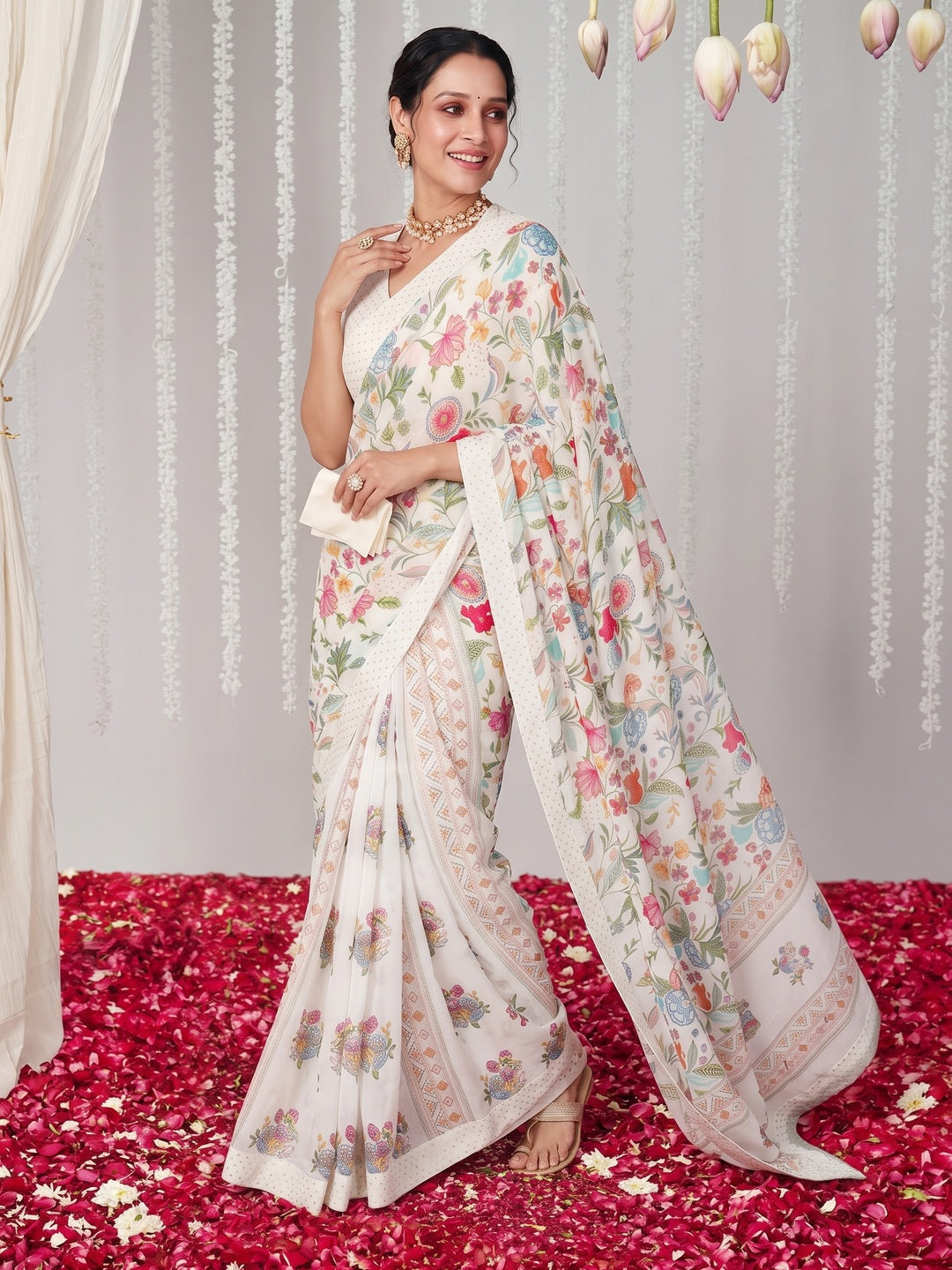 White Floral Printed Chiffon Saree - Image 4