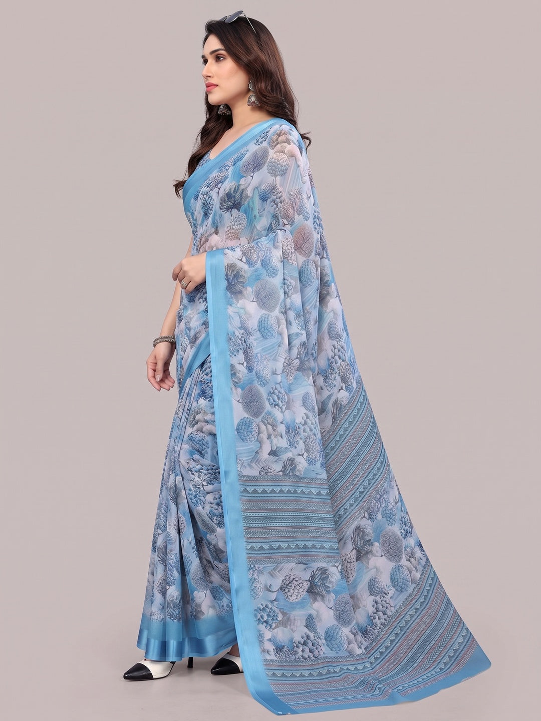 Blue Floral Printed Chiffon Saree - Image 3