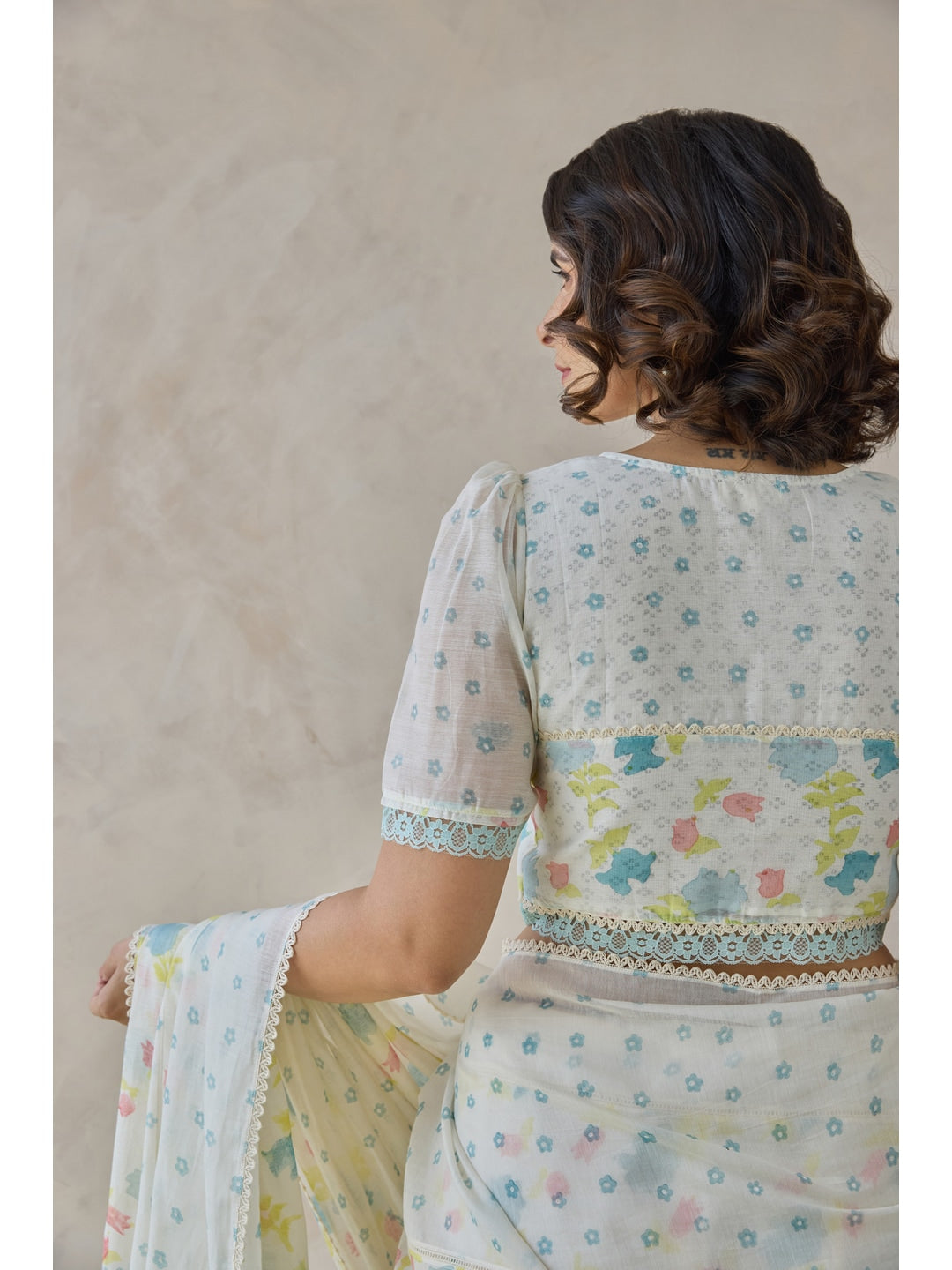 Peachmode Off White Floral Printed Georgette Saree - Image 3