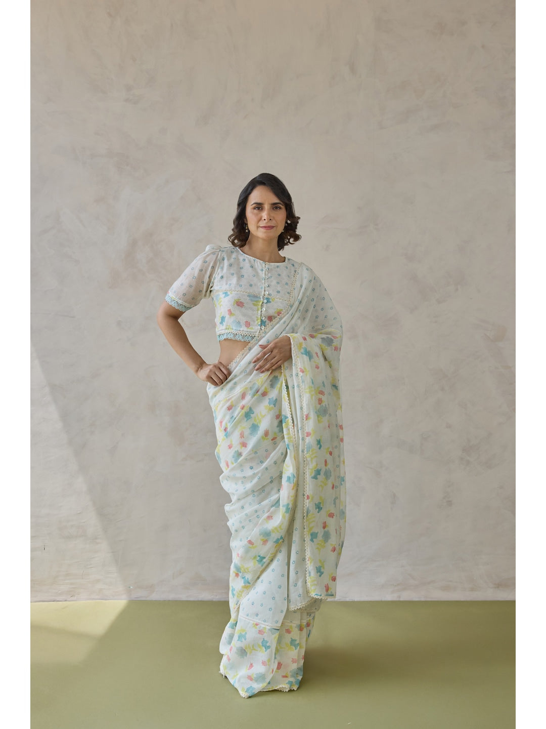Peachmode Off White Floral Printed Georgette Saree - Image 4