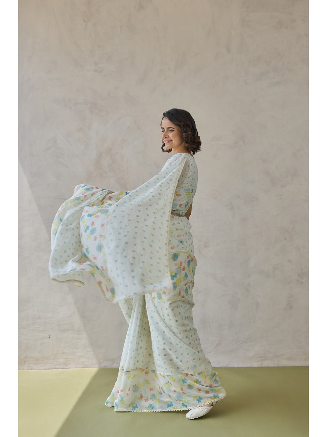 Peachmode Off White Floral Printed Georgette Saree - Image 5