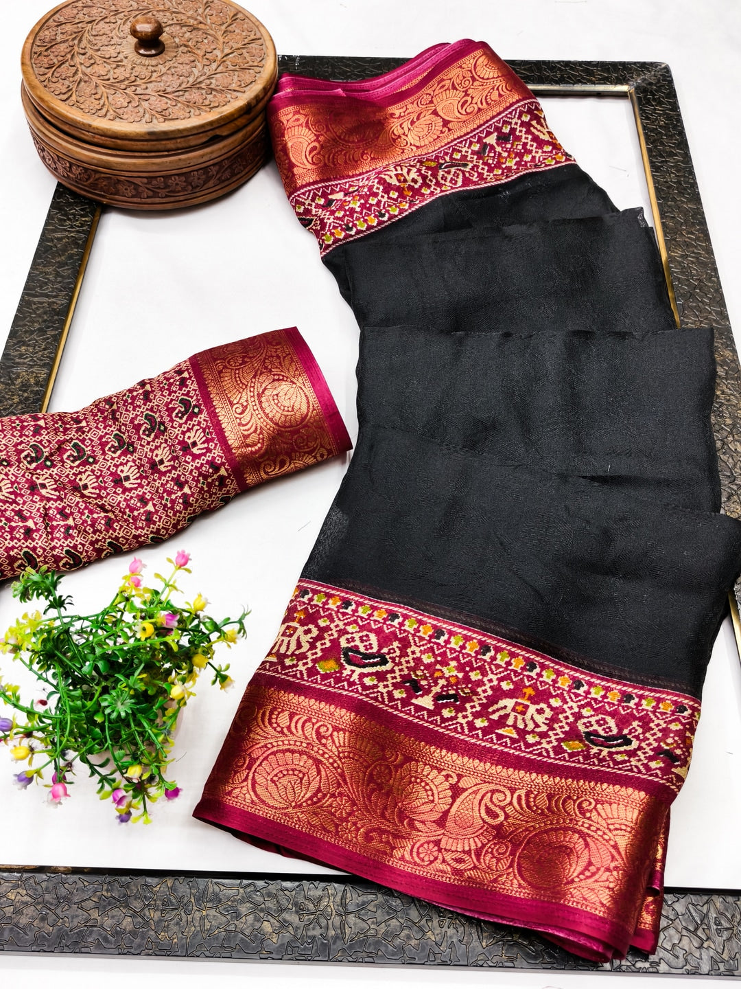 Peachmode Black Patola Border Art Silk Saree - Image 2