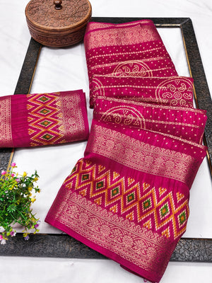 Peachmode Magenta Bandhani Art Silk Saree - Image 2