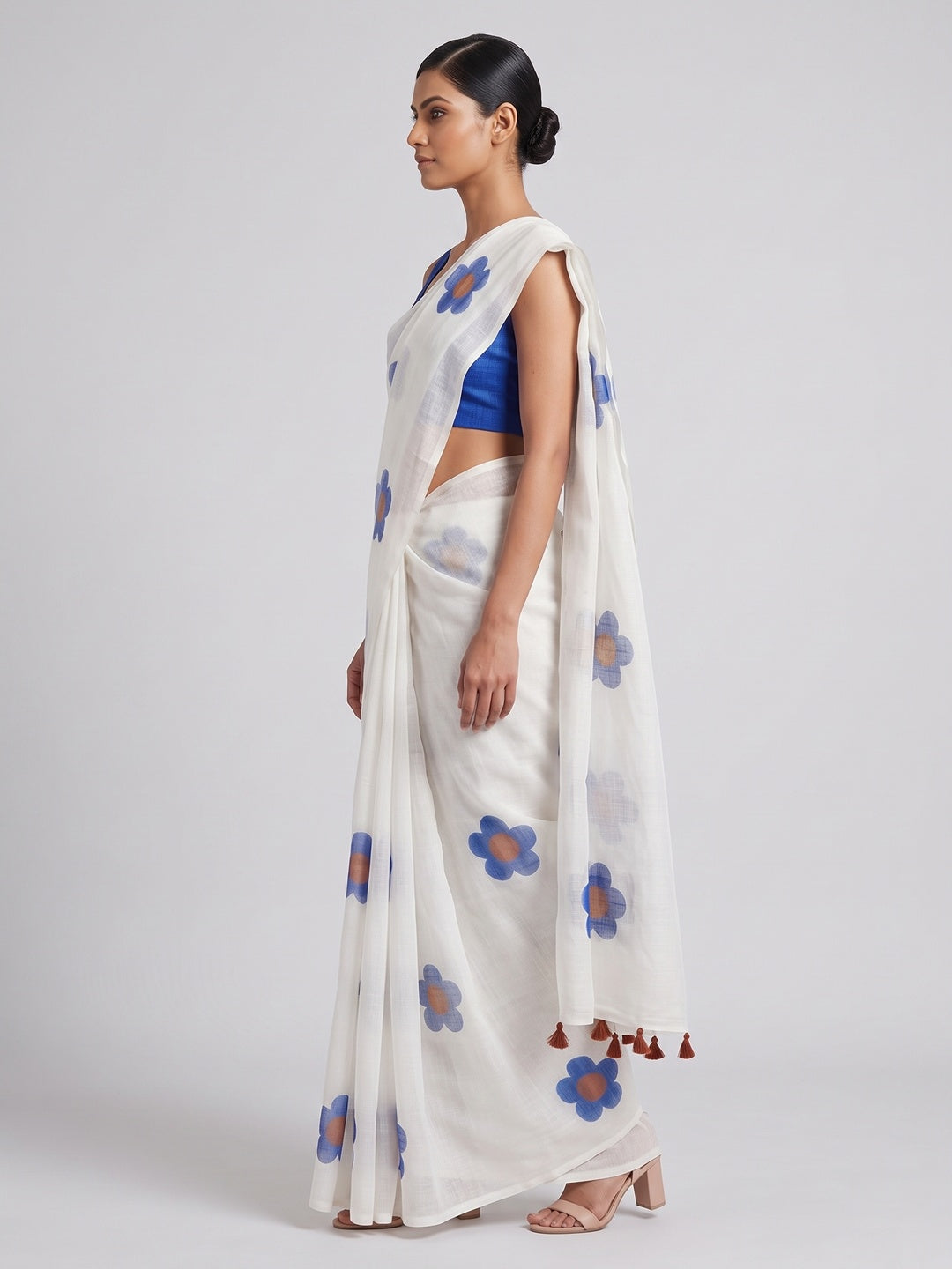 White & Blue Floral Print Saree in Breathable Pure Linen Fabric - Image 3