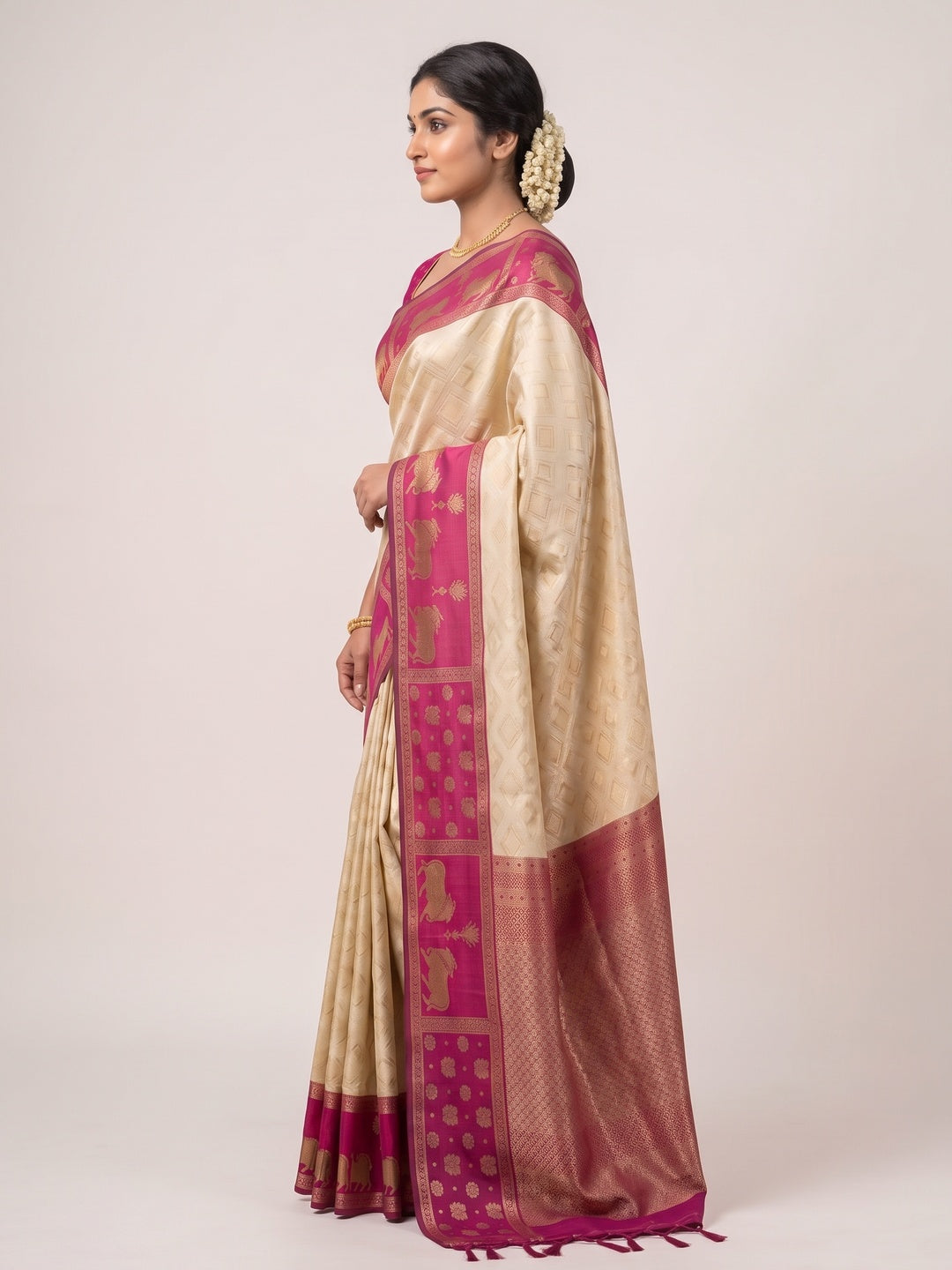Classic Cream Zari Woven Kanjivaram Silk Saree With Detailed Animal Motif Border & Tassel Pallu - Image 4