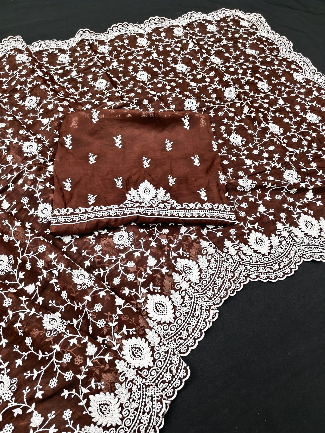 Peachmode Brown Floral Embroidered Mul Chanderi Saree - Image 2