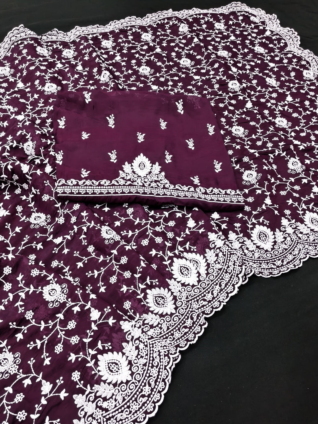 Peachmode Maroon Floral Embroidered Mul Chanderi Saree - Image 3