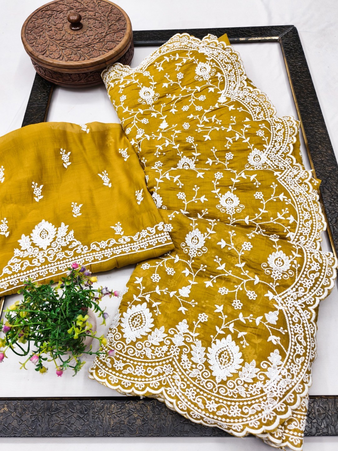 Peachmode Mustard Floral Embroidered Mul Chanderi Saree - Image 2