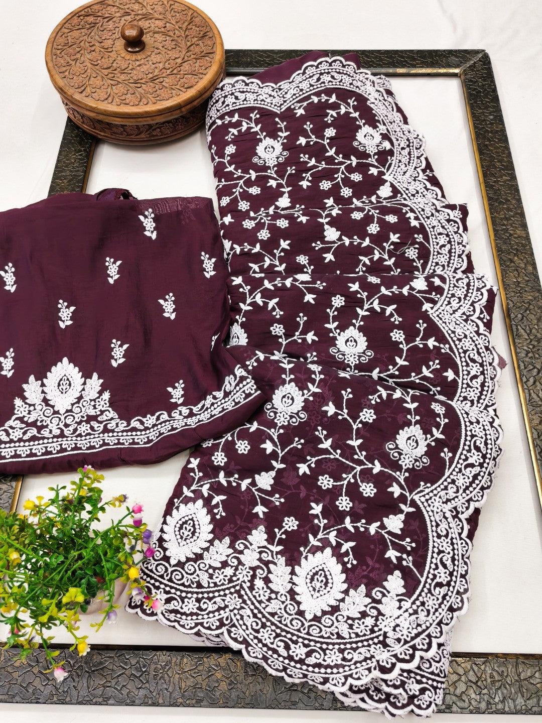 Peachmode Maroon Floral Embroidered Mul Chanderi Saree - Image 2