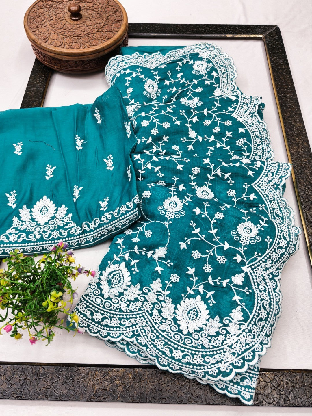 Peachmode Teal Floral Embroidered Mul Chanderi Saree - Image 2