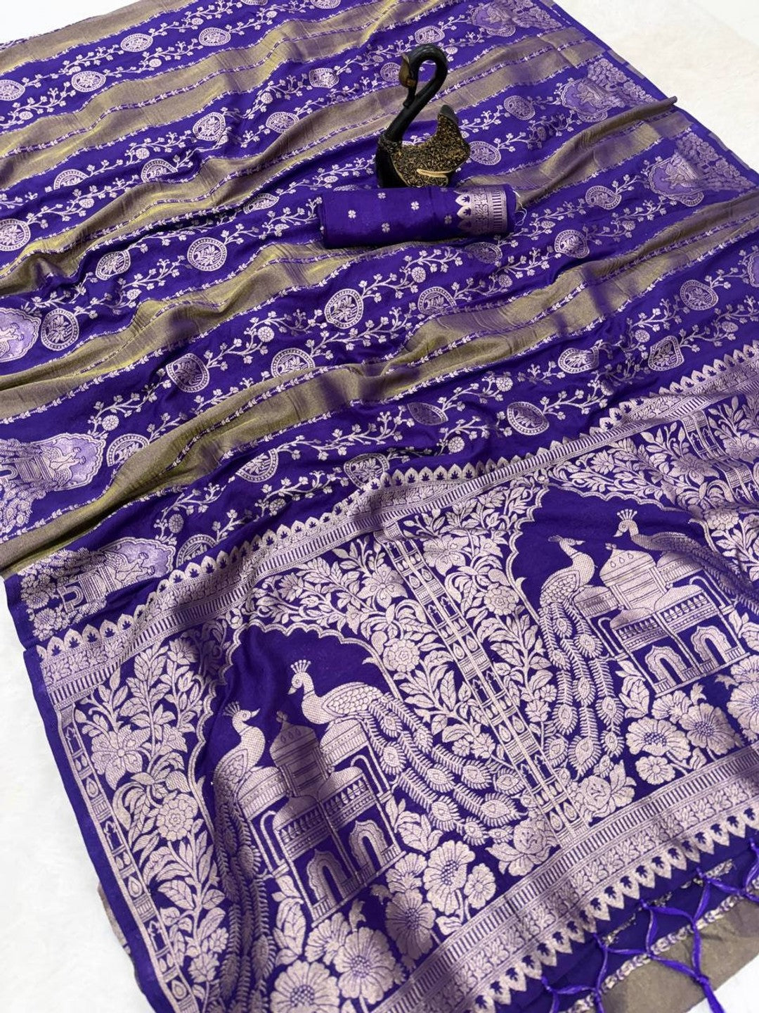 Peachmode Purple Georgette Zari Woven Saree - Image 4