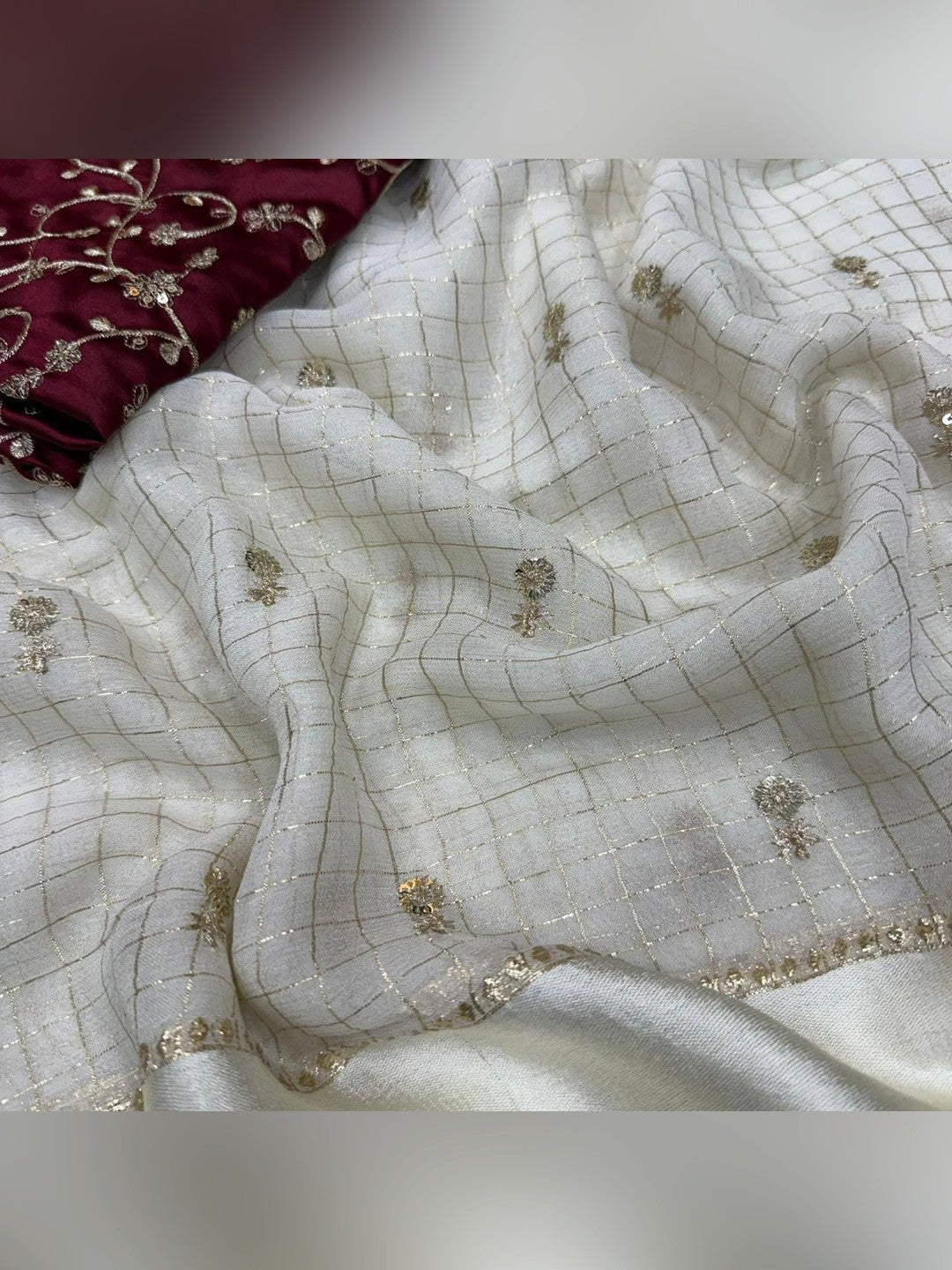 Peachmode Cream Viscose Georgette Sequins Saree - Image 4