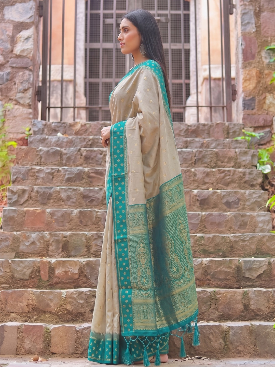 Peachmode Beige Teal Woven Border Cotton Saree - Image 4