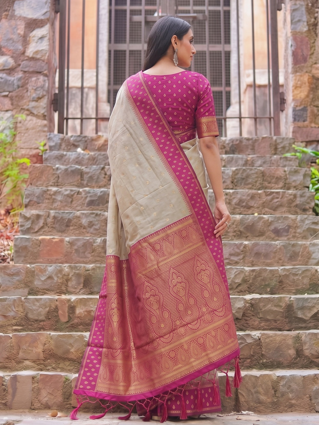 Peachmode Beige Rani Pink Woven Border Cotton Saree - Image 3
